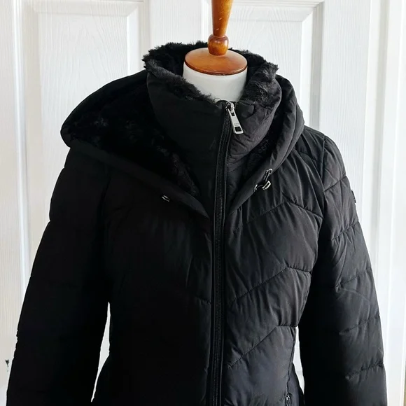 Andrew Marc Women's Hooded Puffer Coat - Picture 3 of 4
